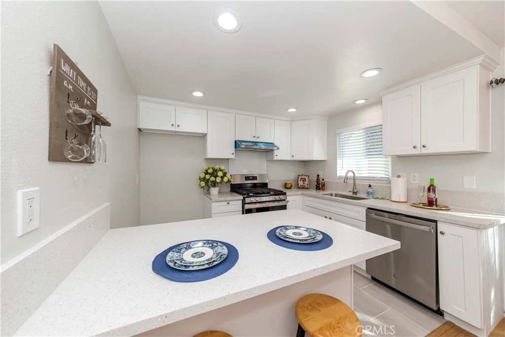 Condo at 918 Huntington Dr O, Duarte — photo 8 of 12