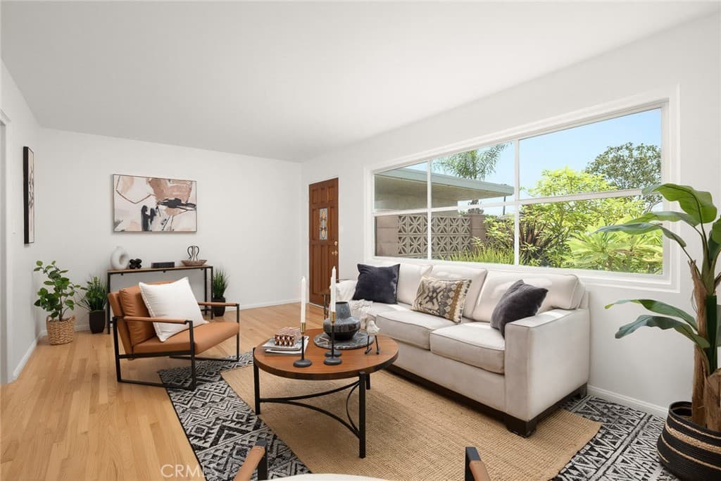 Home at 2341 Bashor Street, Duarte — photo 3 of 12
