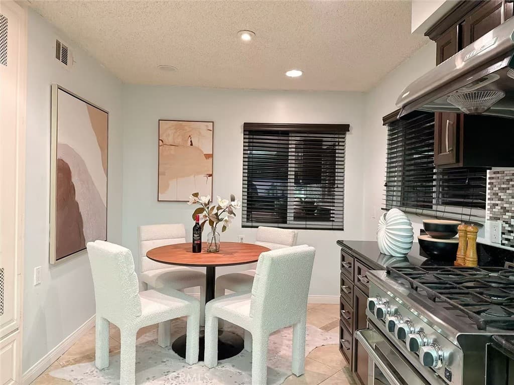 Home at 61 W Birchcroft Street, Arcadia — photo 7 of 12