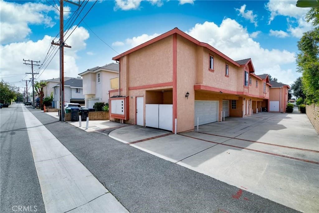 Multi-Family at 113 Diamond, Arcadia — photo 9 of 12
