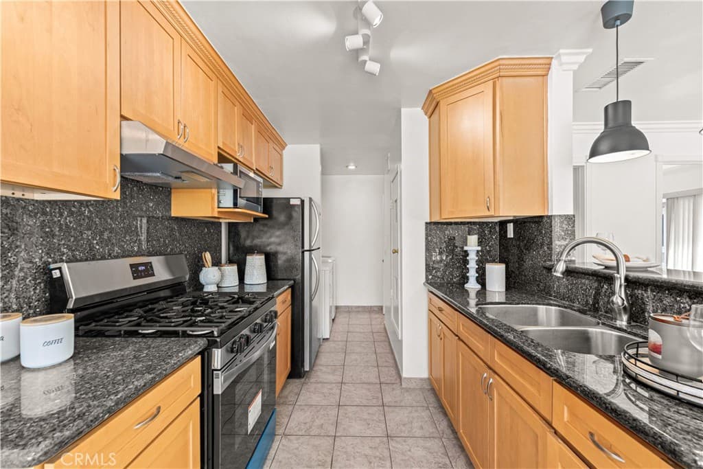 Condo at 2129 E Aroma, West Covina — photo 10 of 12