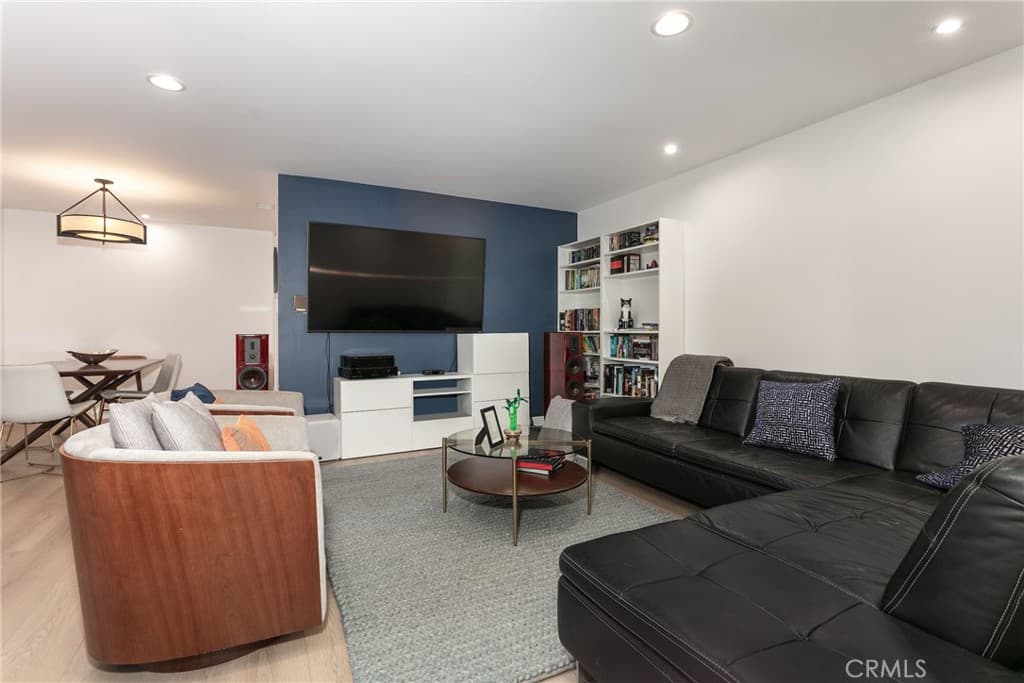 Condo at 530 Fairview Avenue 14, Arcadia — photo 10 of 12