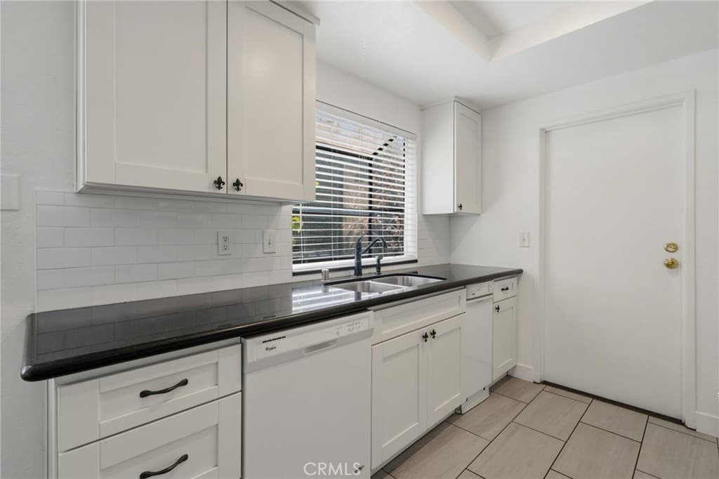 Condo at 689 W Sierra Madre, Sierra Madre — photo 10 of 12
