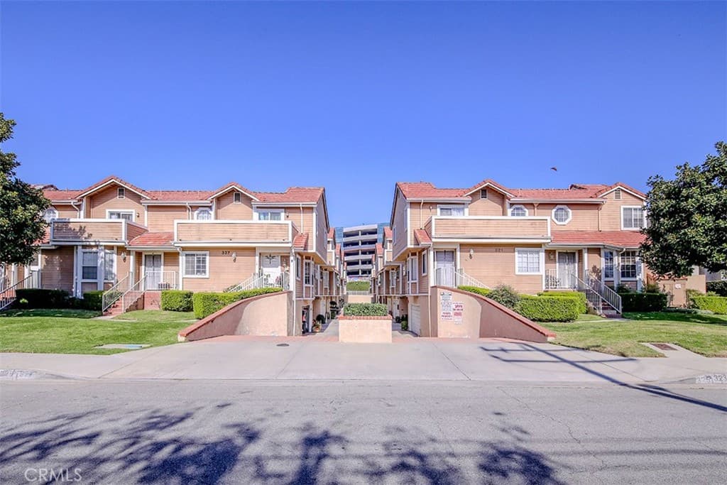Townhouse at 331 Genoa E, Monrovia — photo 1 of 12