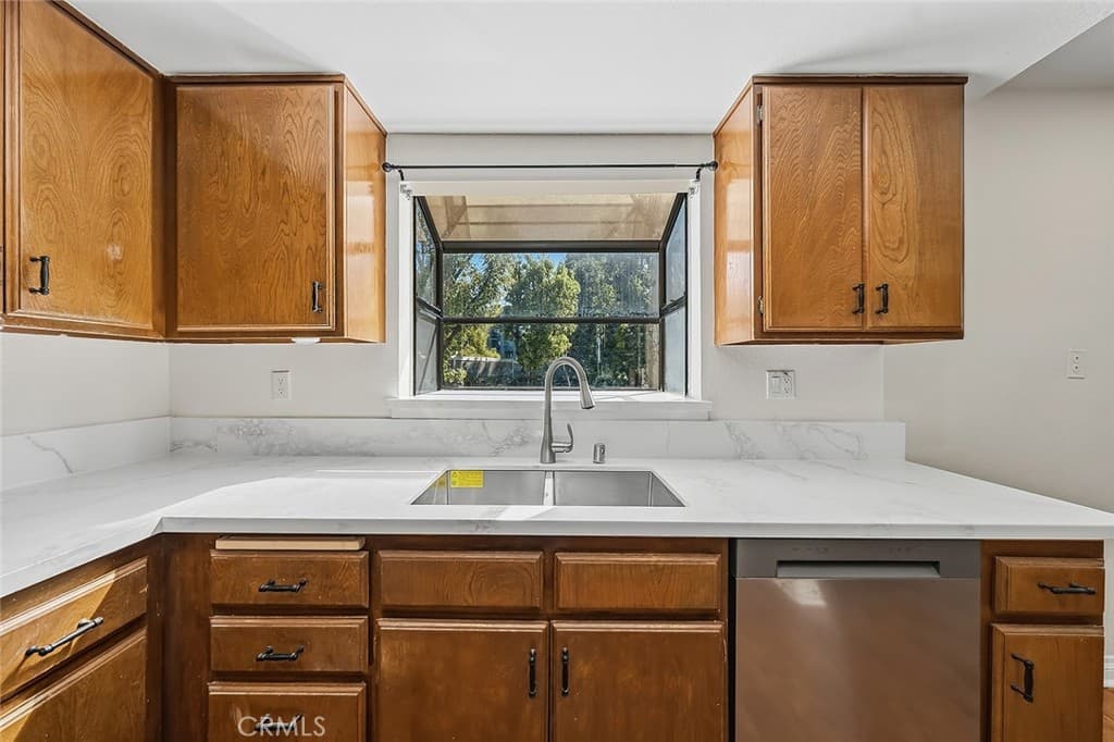 Condo at 1614 S Mayflower A, Monrovia — photo 11 of 12