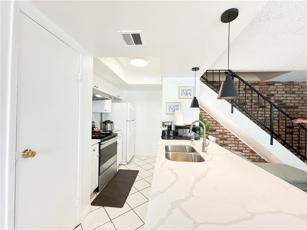 Condo at 18125 Via Amorosa 3, Rowland Heights — photo 2 of 12