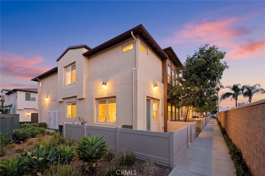 Townhouse at 50 Harmony Drive, South El Monte — photo 3 of 12