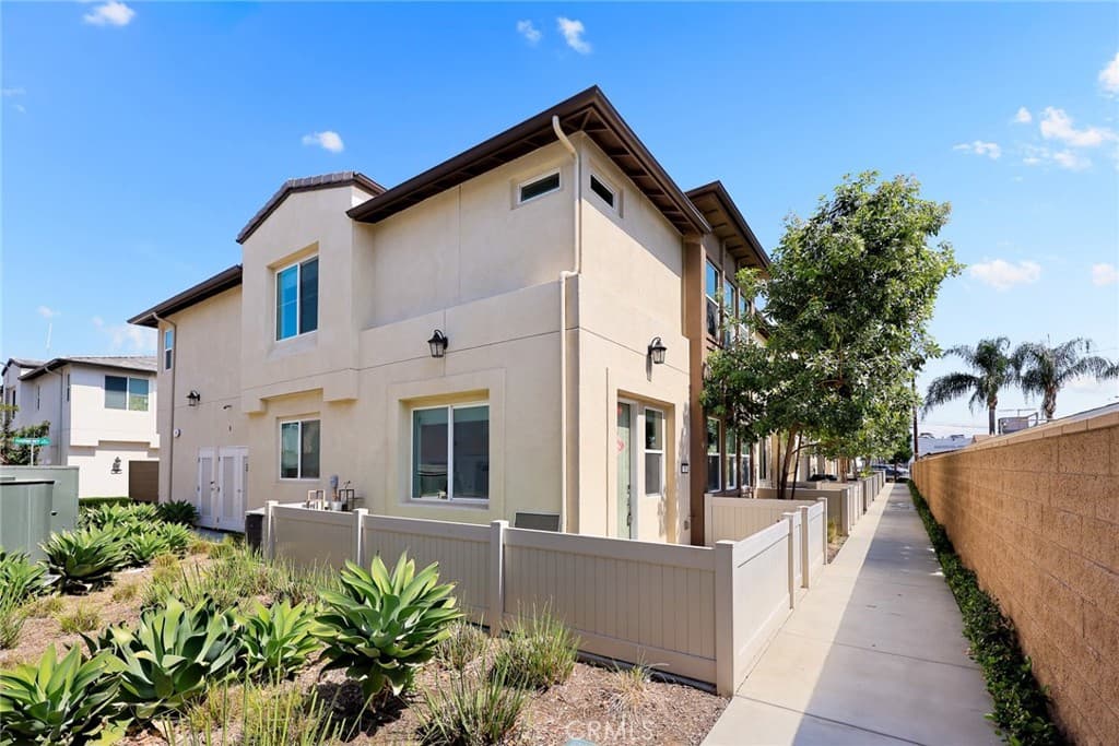 Townhouse at 50 Harmony Drive, South El Monte — photo 5 of 12