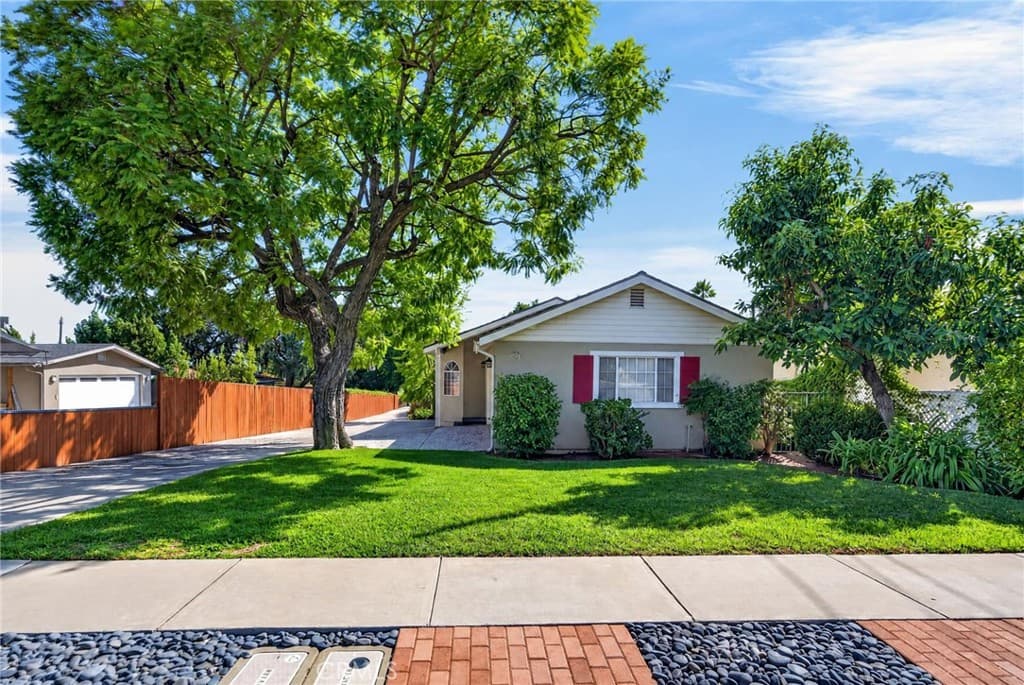 Home at 300 W Laurel Avenue, Sierra Madre — photo 1 of 12