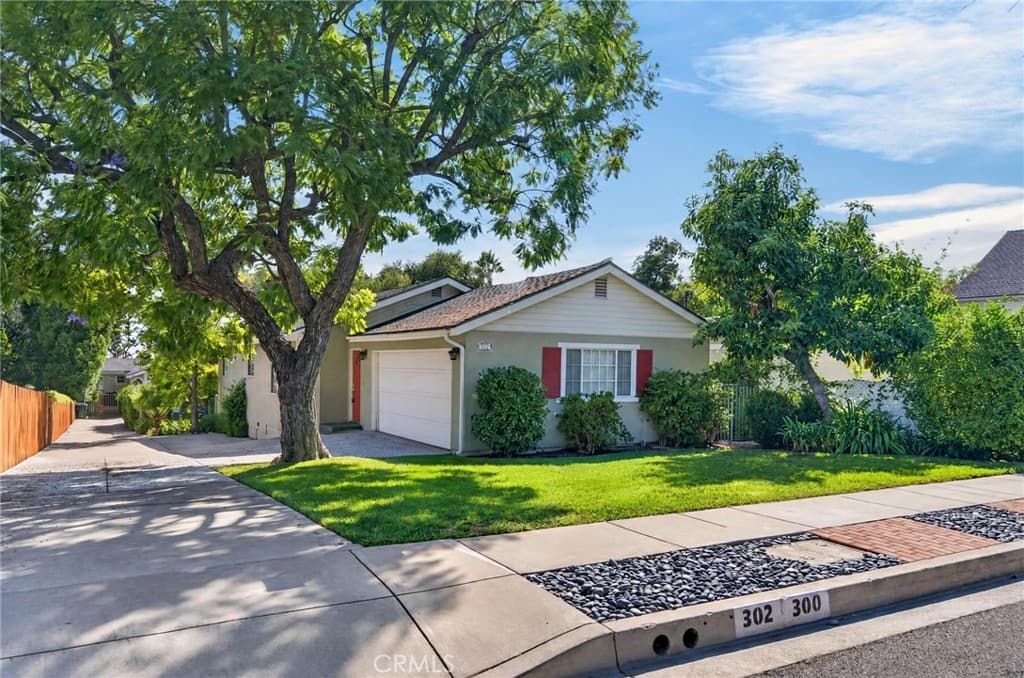 Home at 300 W Laurel Avenue, Sierra Madre — photo 4 of 12