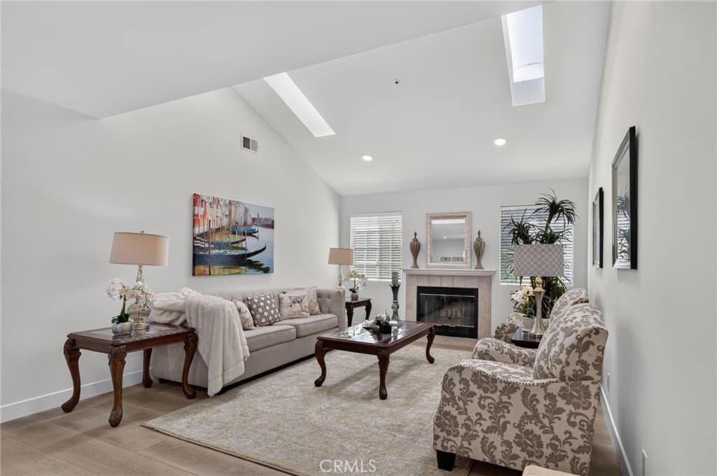 Home at 300 W Laurel Avenue, Sierra Madre — photo 7 of 12