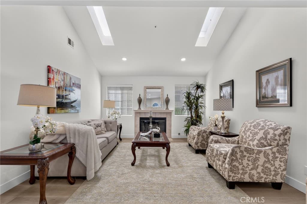 Home at 300 W Laurel Avenue, Sierra Madre — photo 8 of 12