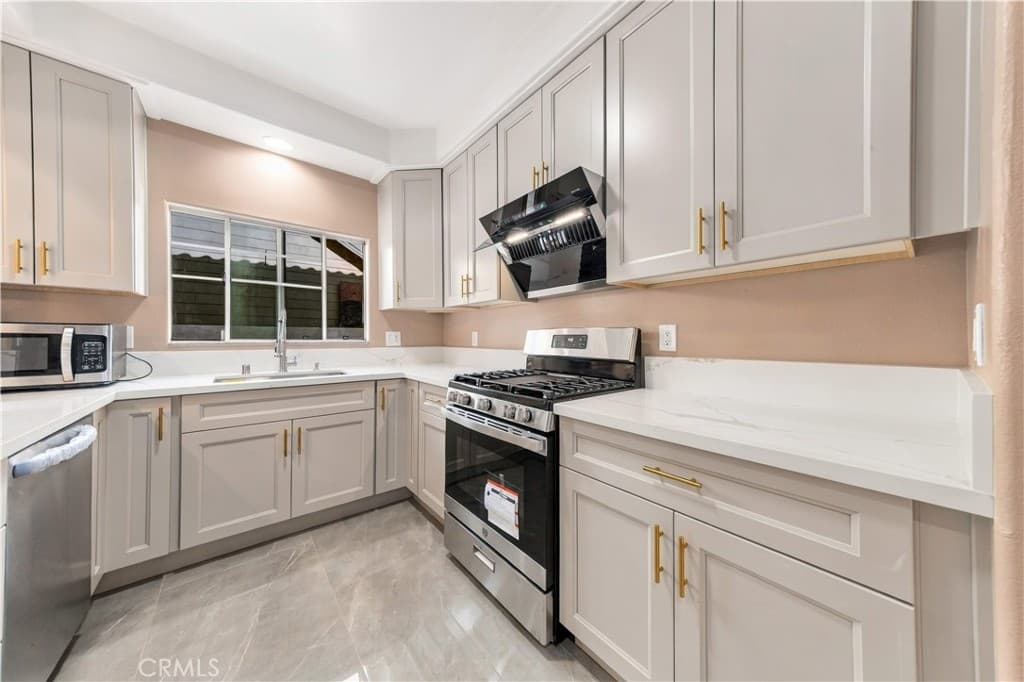 Home at 11096 Schmidt, El Monte — photo 8 of 12