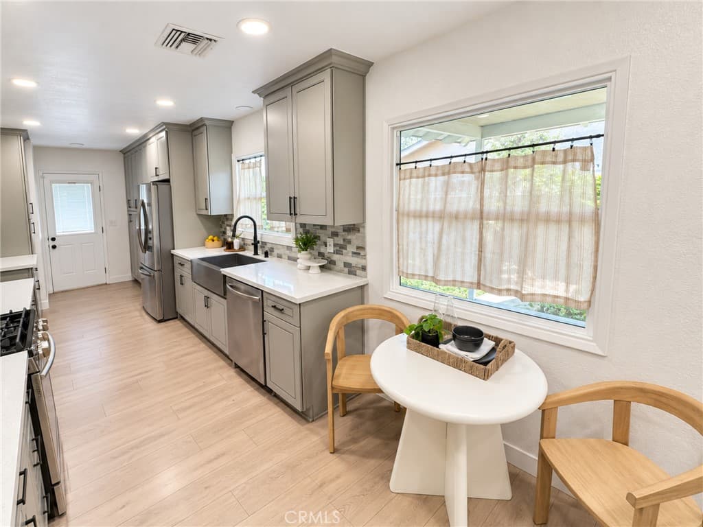 Home at 1618 Venice, Monrovia — photo 3 of 12