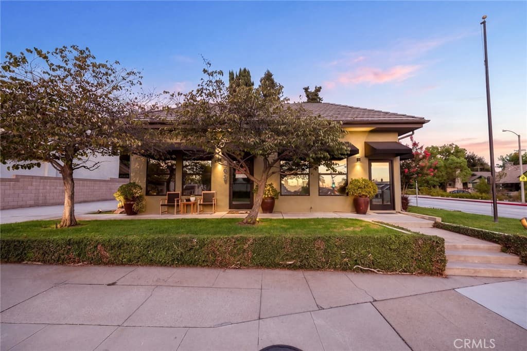 Home at 303 E FOOTHILL Boulevard, Monrovia — photo 2 of 12