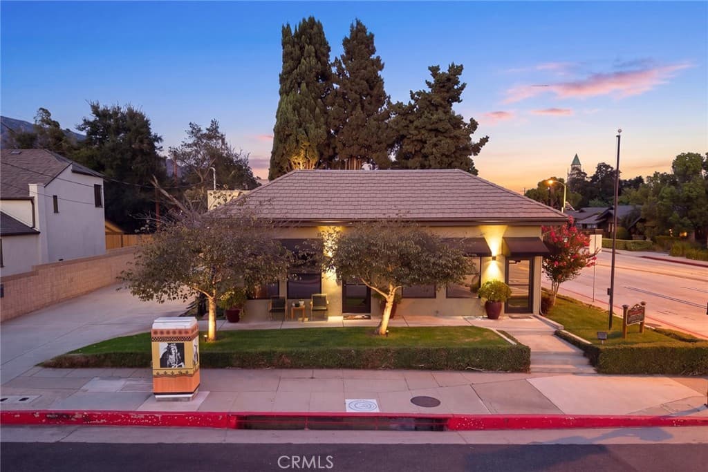 Home at 303 E FOOTHILL Boulevard, Monrovia — photo 3 of 12