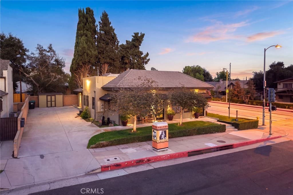 Home at 303 E FOOTHILL Boulevard, Monrovia — photo 6 of 12