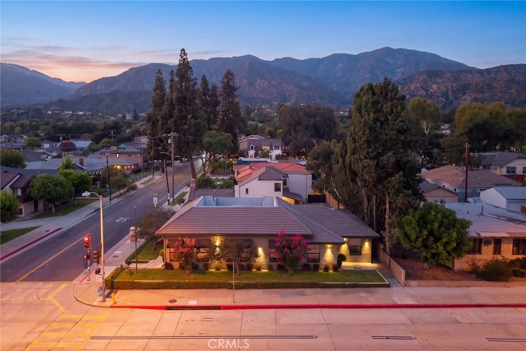Home at 303 E FOOTHILL Boulevard, Monrovia — photo 8 of 12