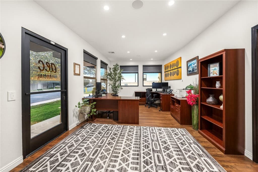 Home at 303 E FOOTHILL Boulevard, Monrovia — photo 10 of 12