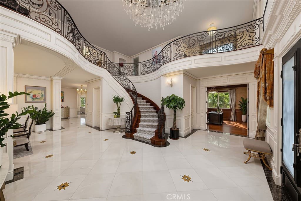 Home at 445 W Woodruff, Arcadia — photo 4 of 12