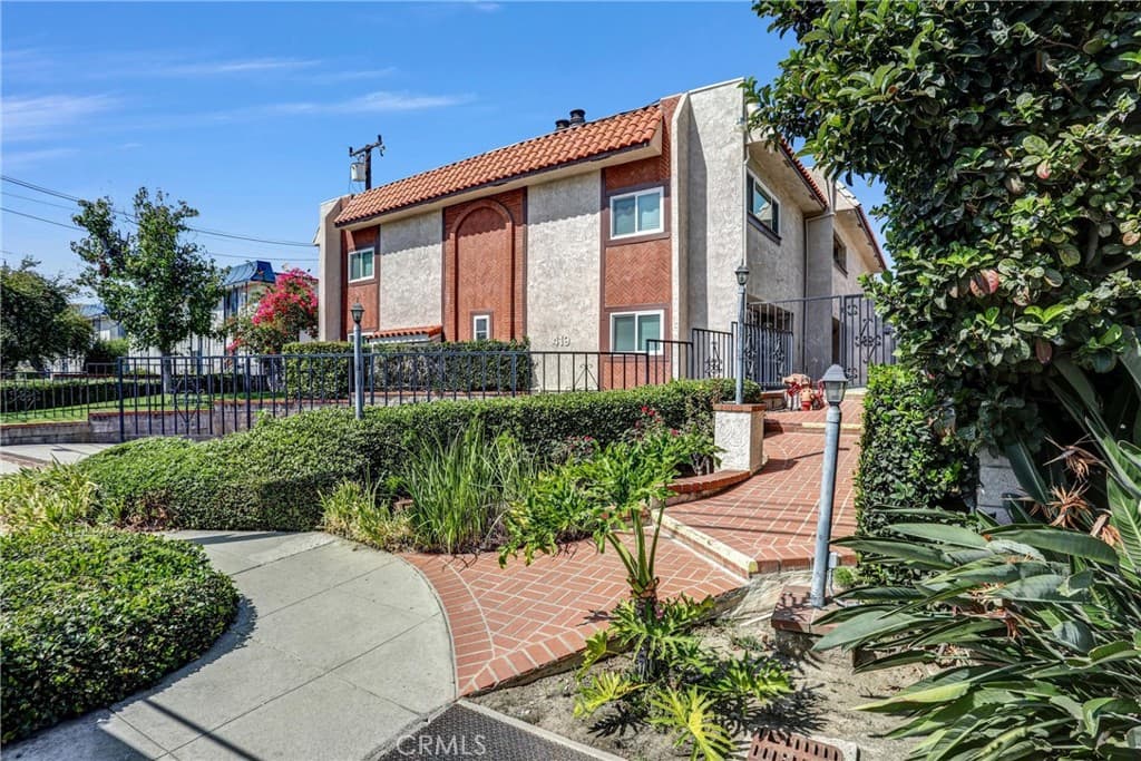 Condo at 419 Fairview Avenue D, Arcadia — photo 2 of 12