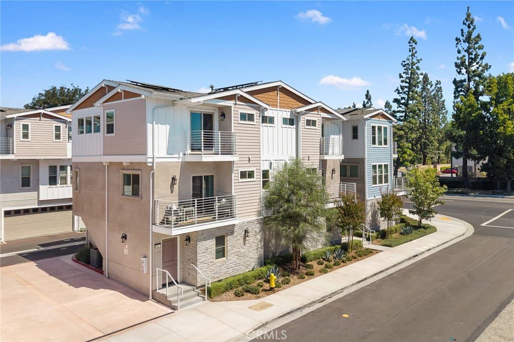 Townhouse at 2057 N White Avenue, La Verne — photo 3 of 12