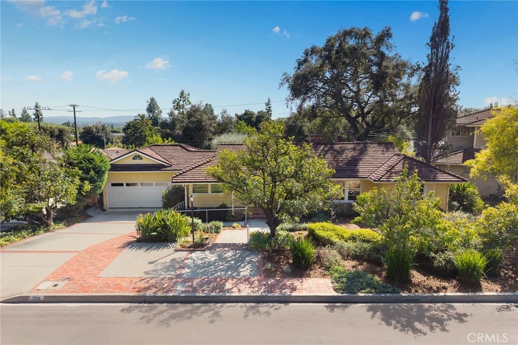 Home at 1709 El Vista Circle, Arcadia — photo 4 of 12