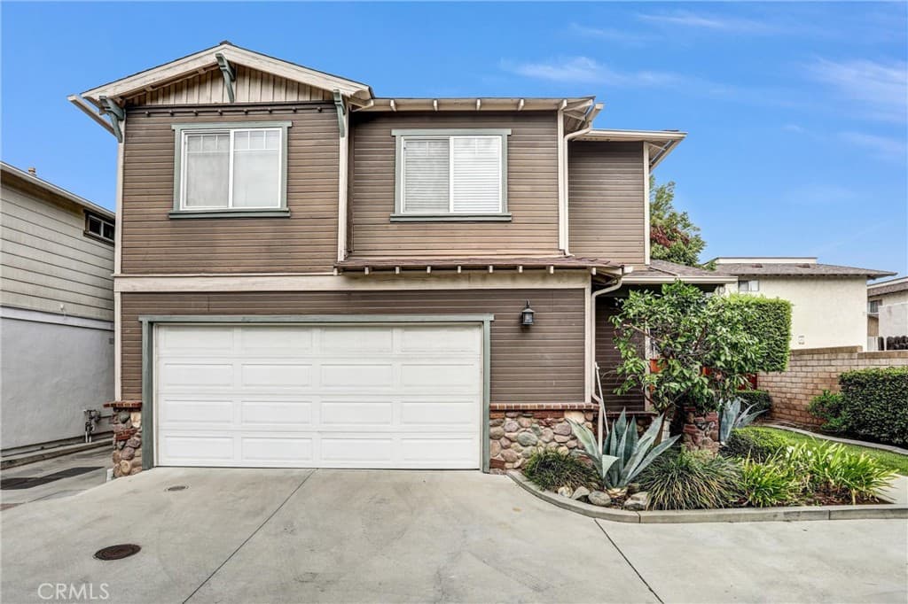 Home at 214 Violet Avenue F, Monrovia — photo 2 of 12