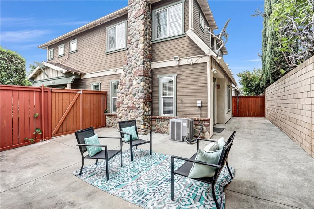 Home at 214 Violet Avenue F, Monrovia — photo 5 of 12