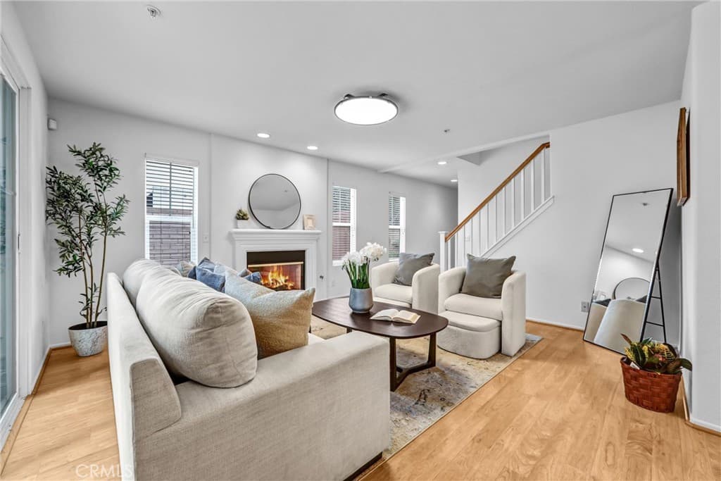 Home at 214 Violet Avenue F, Monrovia — photo 10 of 12