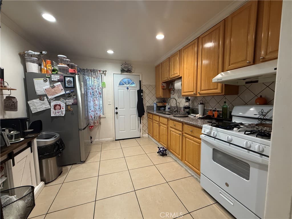 Home at 10966 Emery, El Monte — photo 4 of 9