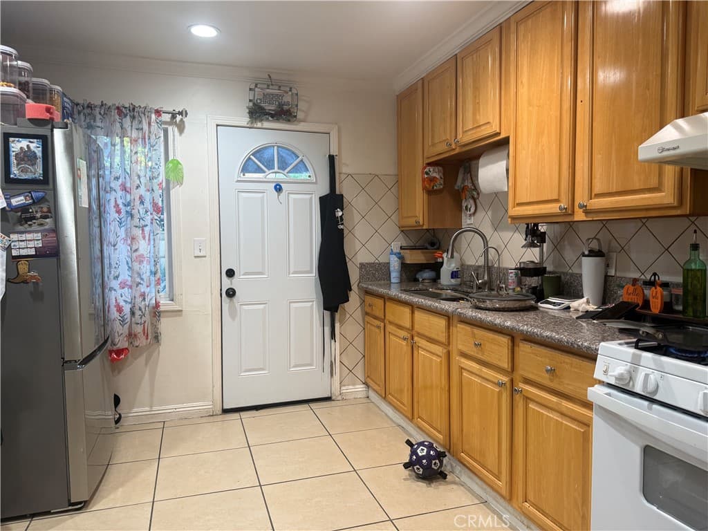Home at 10966 Emery, El Monte — photo 5 of 9