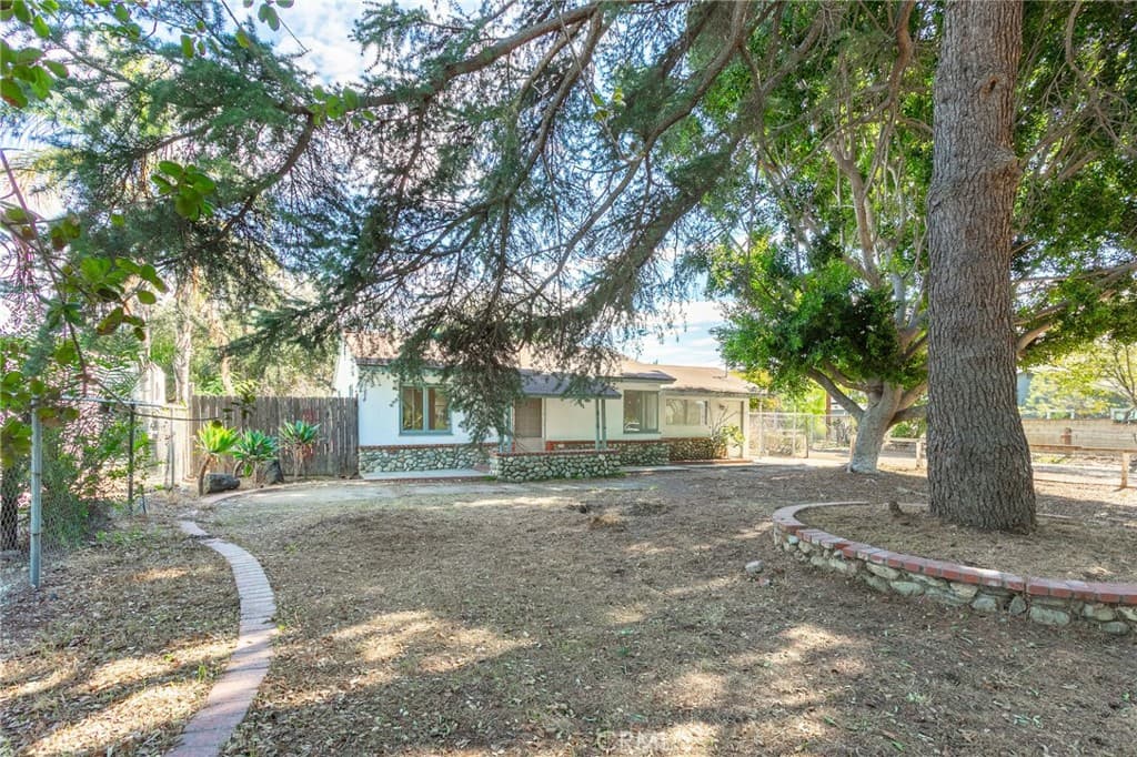 Home at 816 N Oakway Avenue, San Dimas — photo 2 of 12