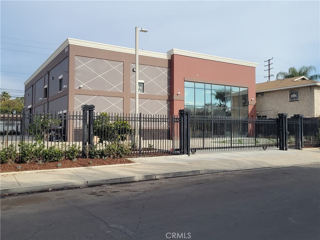 Home at 252 Buena Vista Avenue, Pomona — photo 3 of 11
