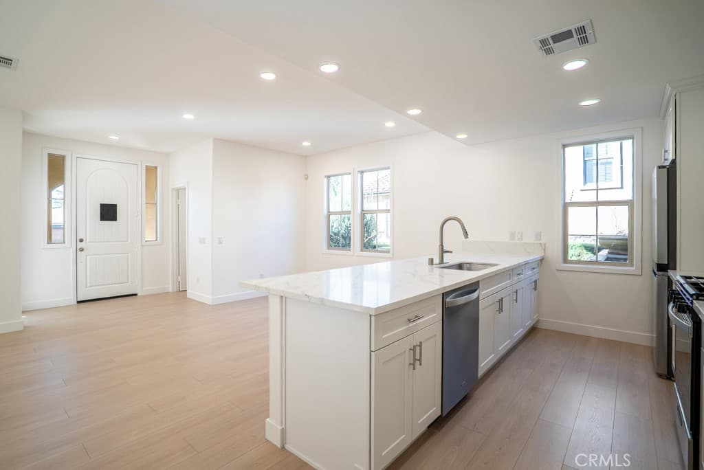 Home at 1609 Huntington Dr, Duarte — photo 4 of 12
