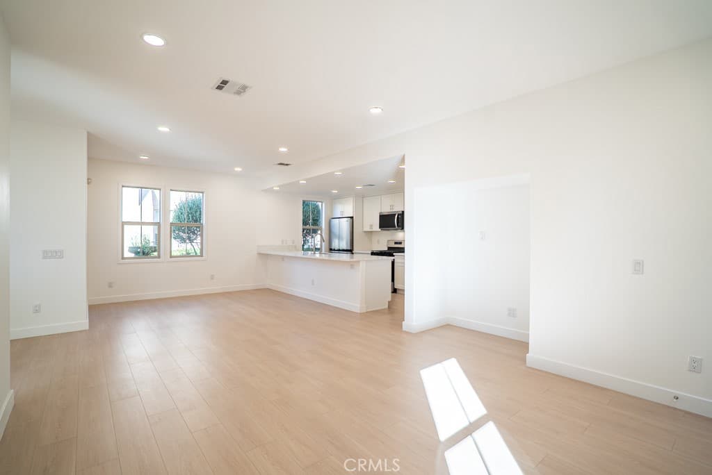 Home at 1609 Huntington Dr, Duarte — photo 5 of 12