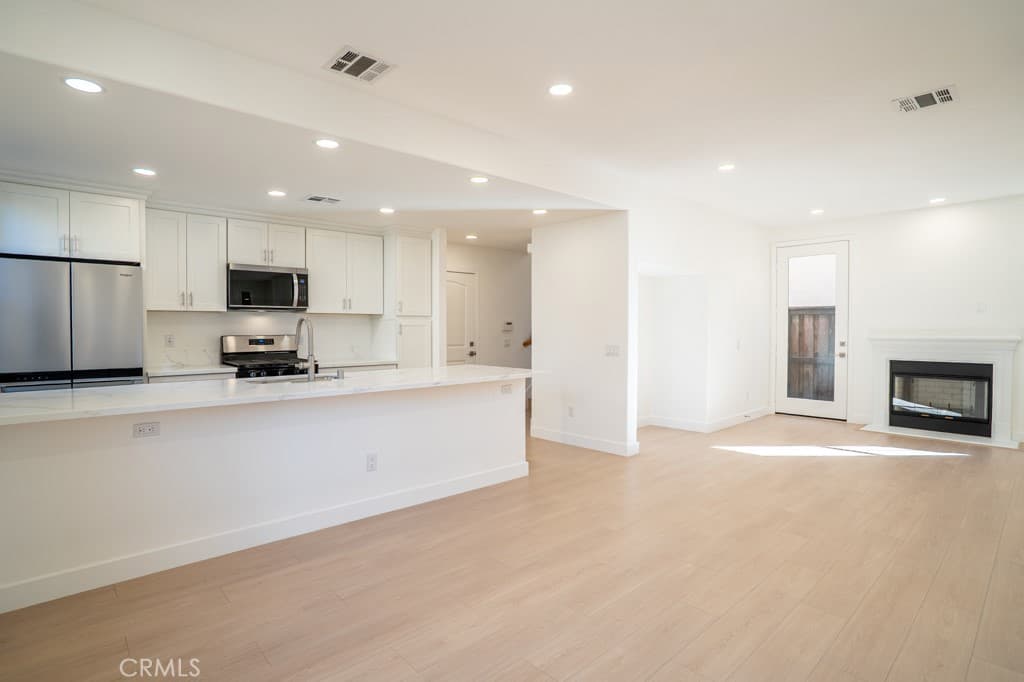 Home at 1609 Huntington Dr, Duarte — photo 6 of 12