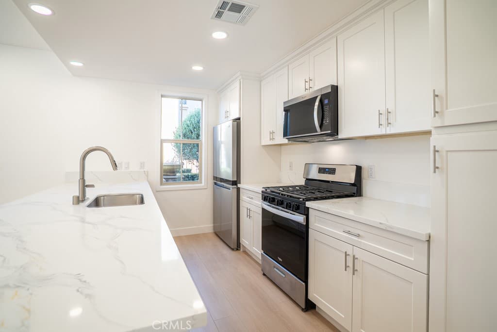 Home at 1609 Huntington Dr, Duarte — photo 7 of 12