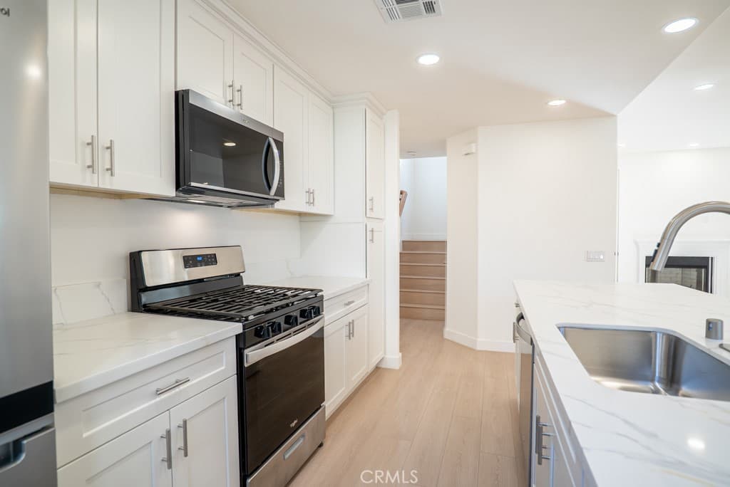 Home at 1609 Huntington Dr, Duarte — photo 8 of 12