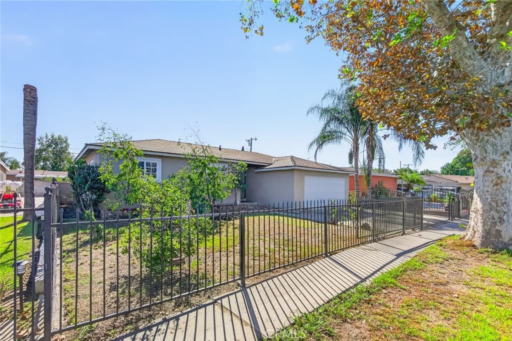 Home at 650 Big Dalton Ave, La Puente — photo 4 of 12