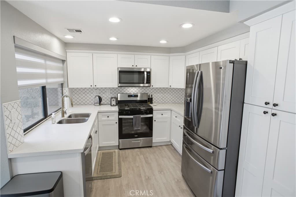 Condo at 24 Rock Cliff Place, Pomona — photo 8 of 12