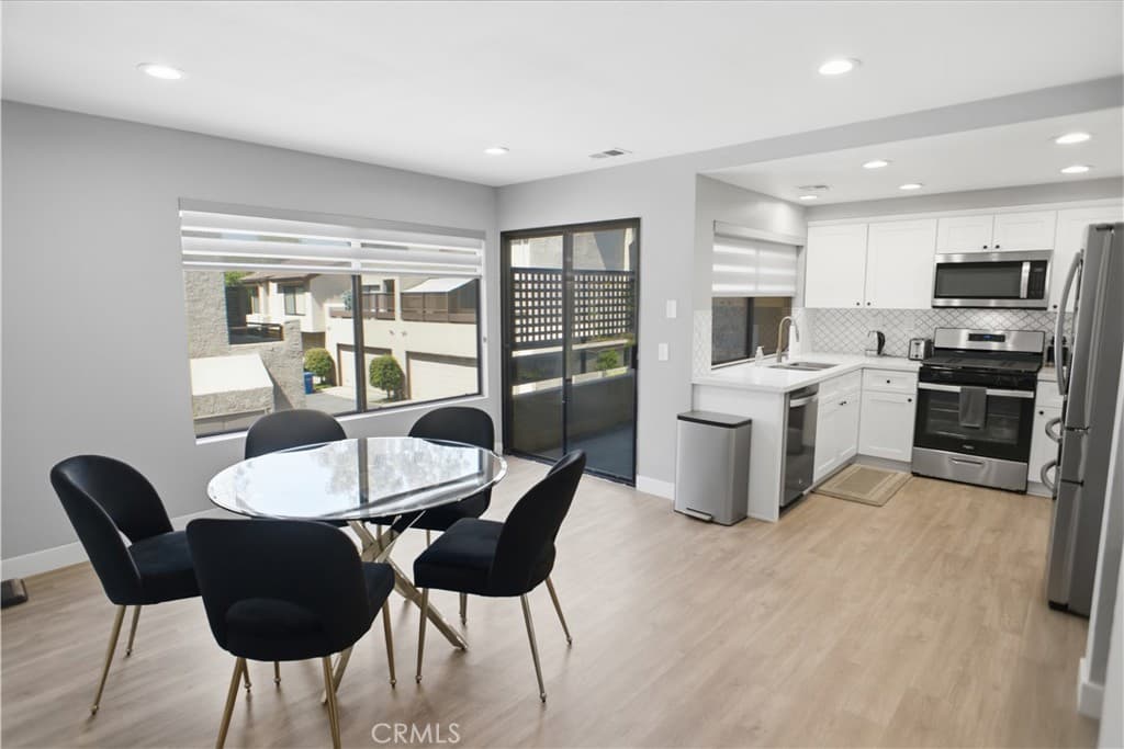 Condo at 24 Rock Cliff Place, Pomona — photo 10 of 12