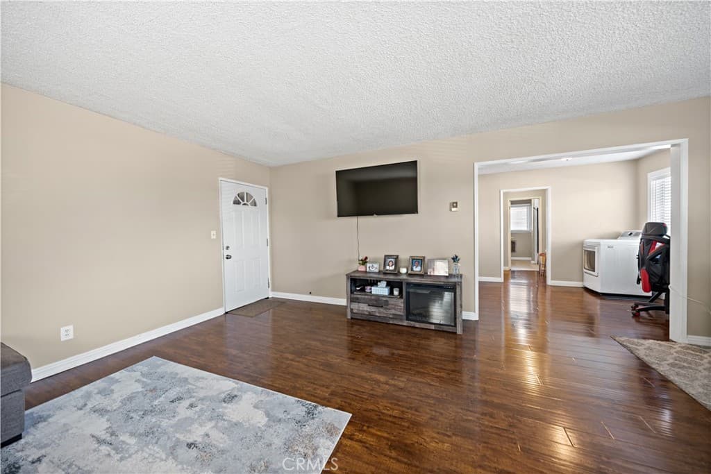Condo at 2018 Las Vegas Avenue 18, Pomona — photo 3 of 12