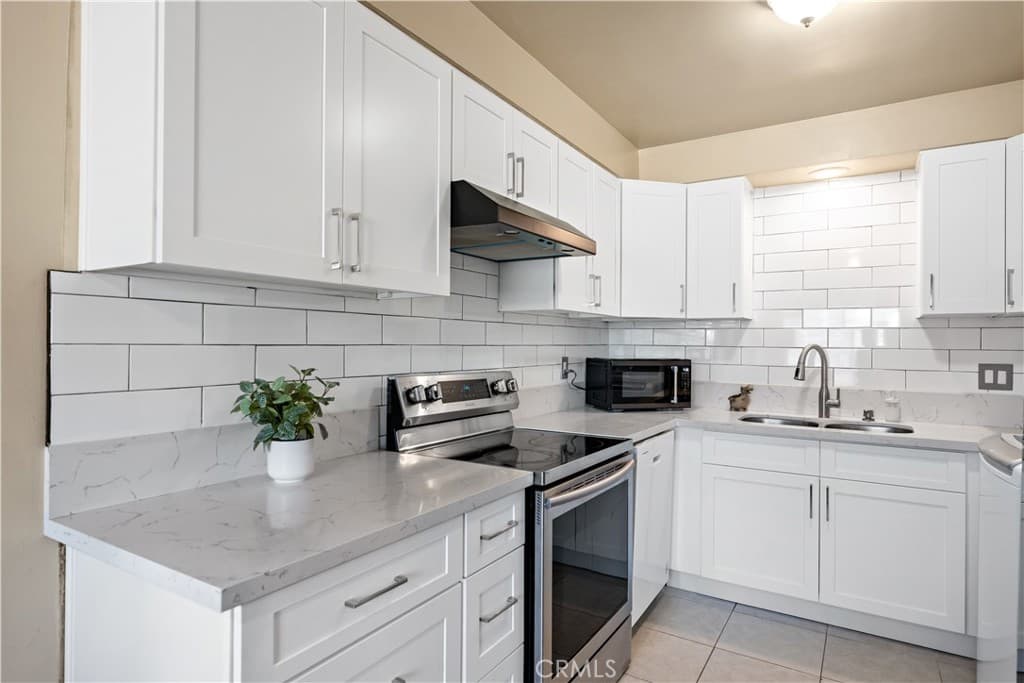 Condo at 2018 Las Vegas Avenue 18, Pomona — photo 9 of 12