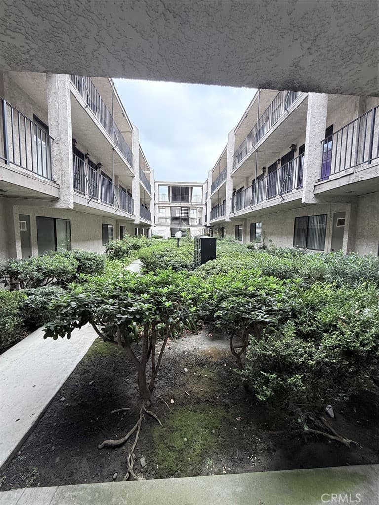 Condo at 13721 Los Angeles, Baldwin Park — photo 4 of 12