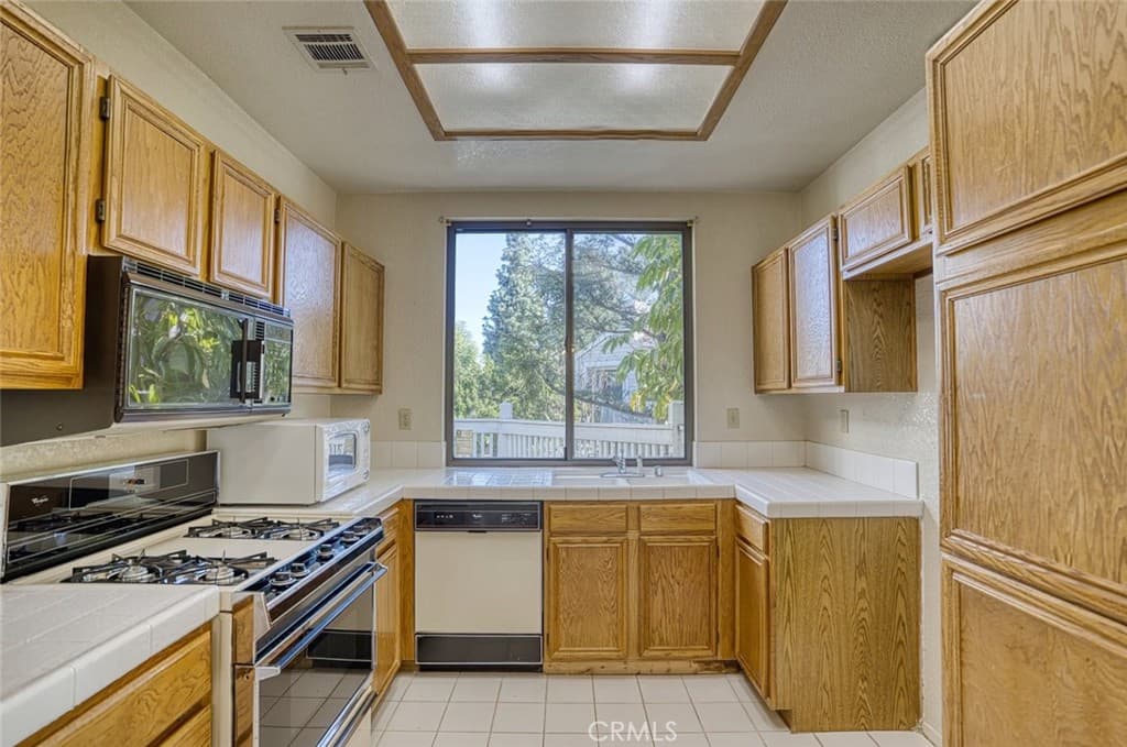 Condo at 4900 N Grand Avenue 212, Covina — photo 8 of 12