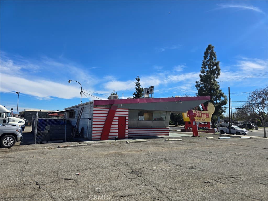 Commercial at 1057 E Mission Boulevard, Pomona — photo 3 of 3