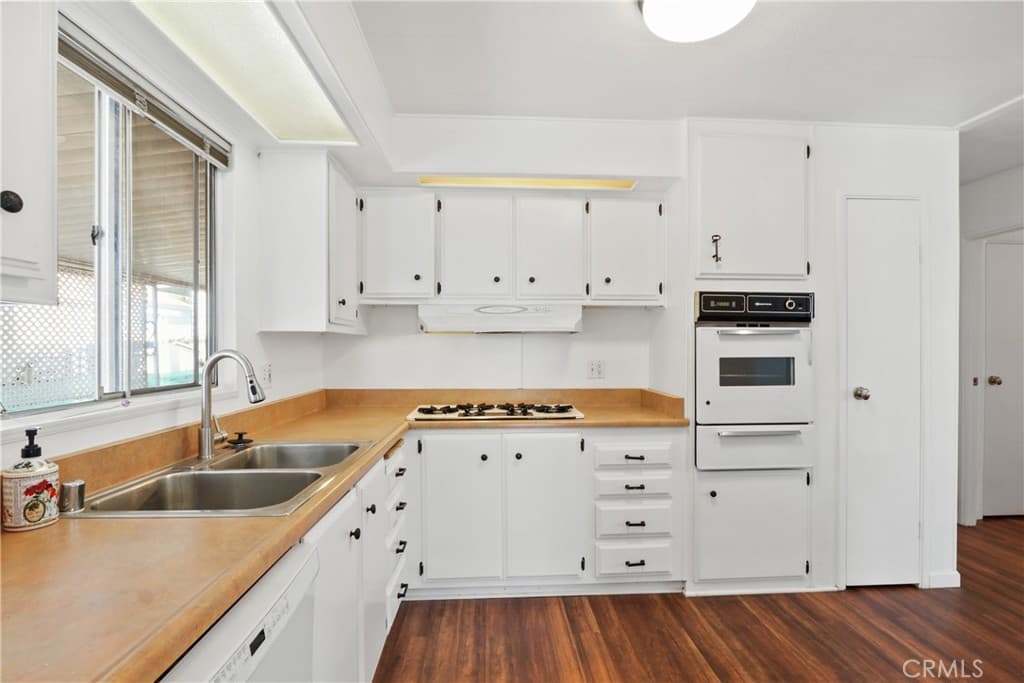 Home at 4095 Fruit 303, La Verne — photo 11 of 12