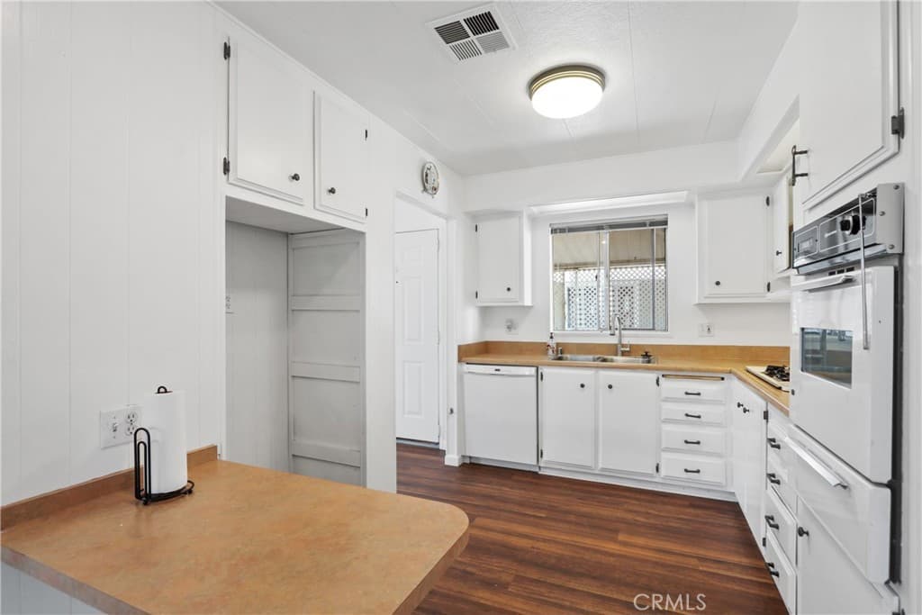 Home at 4095 Fruit 303, La Verne — photo 10 of 12