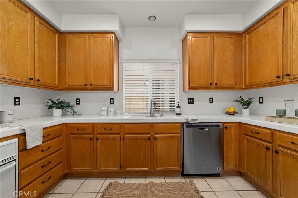 Home at 4265 Emerald Avenue, La Verne — photo 11 of 12